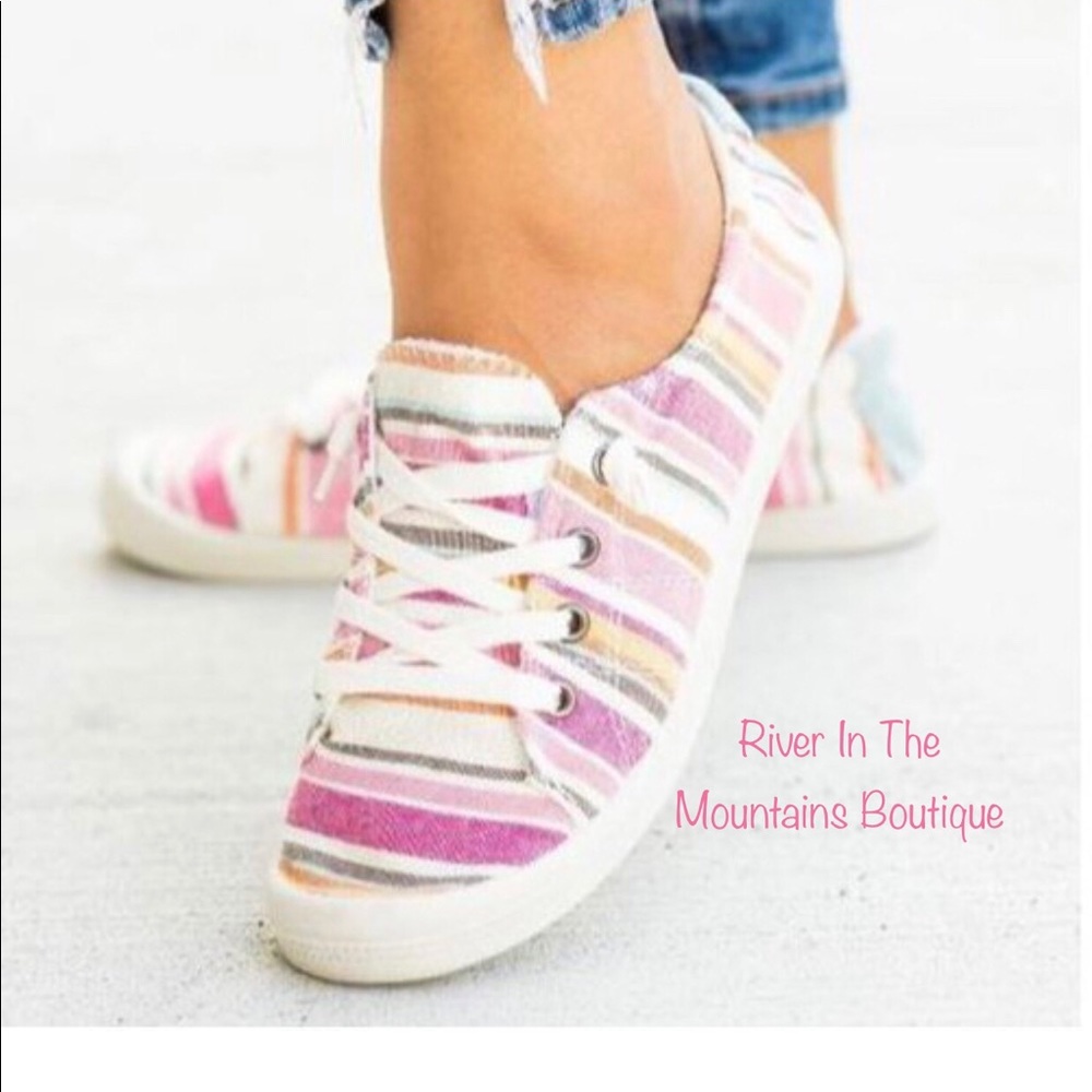 NWT! Stylish & comfy Multi Pink lace up sneakers! - Picture 3 of 4